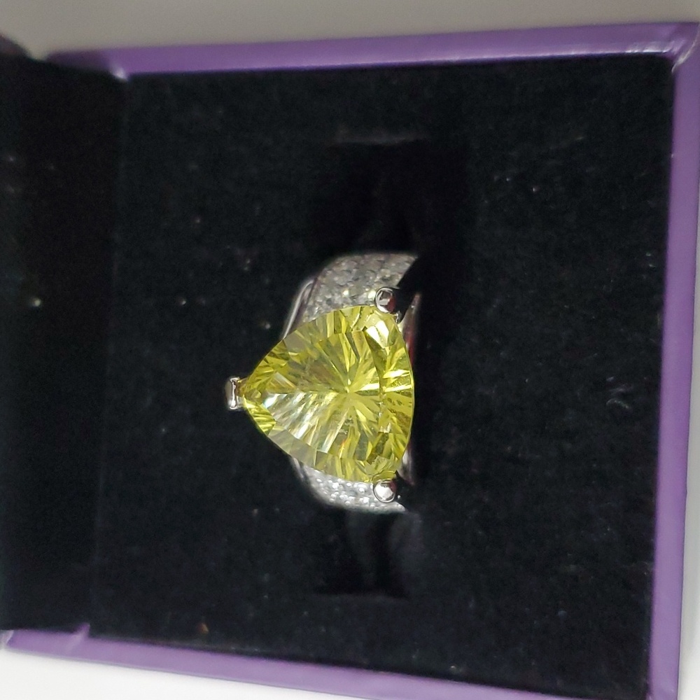 Watch Video / Radiant Majesty Sterling Silver 925 Peridot Ring - Picture 8 of 9